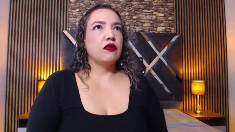 marie_hss online show from November 3, 2025, 1:23 pm