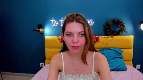 Snapshot of marie_reyes_ chatting on December 16, 2024, 7:48 am Mary 3 online show from December 16, 2024, 7:48 am