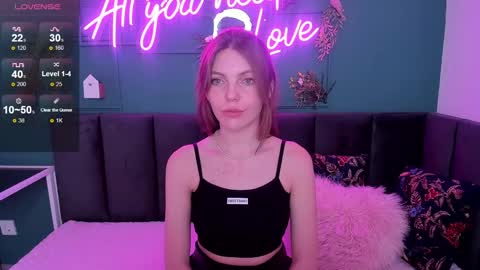 Snapshot of marie_reyes_ chatting on December 27, 2024, 1:53 am Mary 3 online show from December 27, 2024, 1:53 am