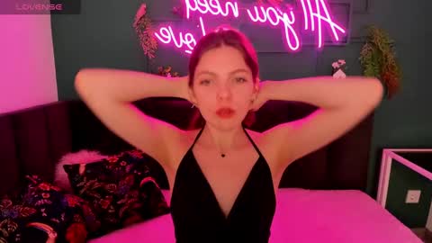 Snapshot of marie_reyes_ chatting on February 20, 2025, 1:36 am Mary 3 online show from February 20, 2025, 1:36 am