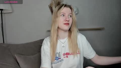 Snapshot of mariel_brown chatting on December 2, 2025, 8:08 am mariel_brown online show from December 2, 2025, 8:08 am