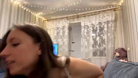 Marie online show from November 13, 2025, 2:05 pm