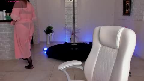 mariemlui online show from November 17, 2025, 4:35 pm