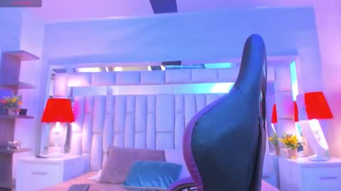 mariiahneedles online show from February 11, 2026, 3:55 am