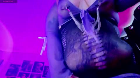 mariiana_velezz online show from October 17, 2025, 9:39 pm