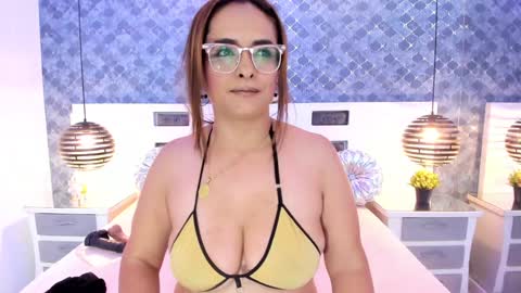 Snapshot of marilynvega77 chatting on December 5, 2024, 12:08 am Marilyn Vega online show from December 5, 2024, 12:08 am