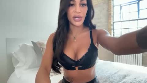 Snapshot of marinamayx chatting on September 21, 2025, 12:07 pm marinamayx online show from September 21, 2025, 12:07 pm