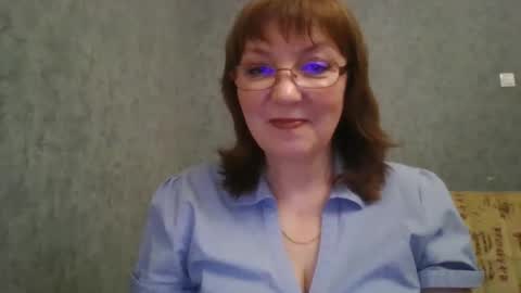 marinamrs online show from November 3, 2025, 7:37 pm