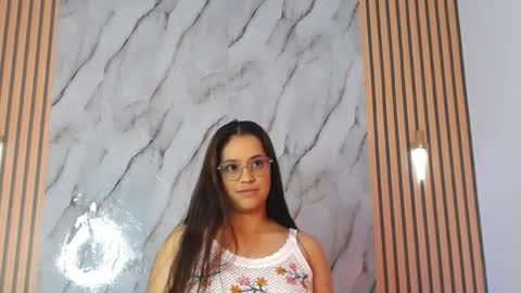 Snapshot of marinella16 chatting on October 29, 2025, 9:27 pm Marinella16 online show from October 29, 2025, 9:27 pm