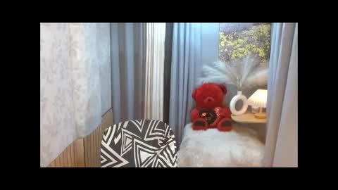 LEAH online show from April 19, 2026, 6:10 pm