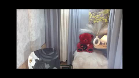 LEAH online show from April 22, 2026, 5:03 pm