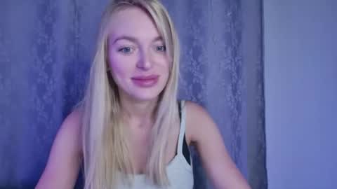 Snapshot of mariwell chatting on June 21, 2026, 10:23 pm mariwell online show from June 21, 2026, 10:23 pm
