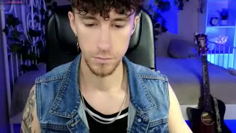 Snapshot of mark_caron chatting on November 27, 2025, 8:33 pm mark_caron online show from November 27, 2025, 8:33 pm