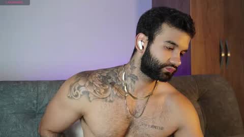 Mark online show from November 3, 2025, 11:04 pm