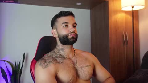 Mark online show from November 8, 2025, 10:41 pm