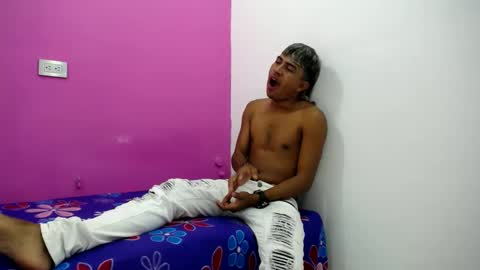 mark_latin18 online show from February 6, 2025, 12:48 pm