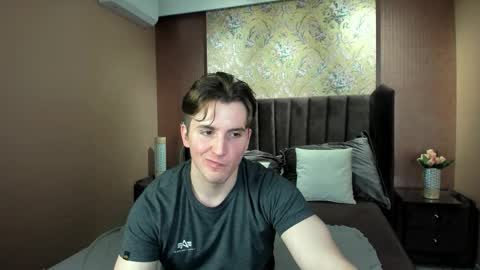 Snapshot of mark_yeti chatting on November 14, 2025, 9:30 am Mark online show from November 14, 2025, 9:30 am