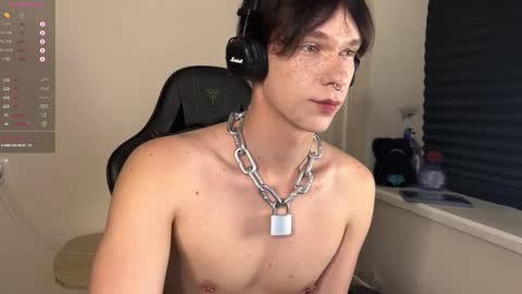 Mark online show from October 21, 2025, 3:02 pm