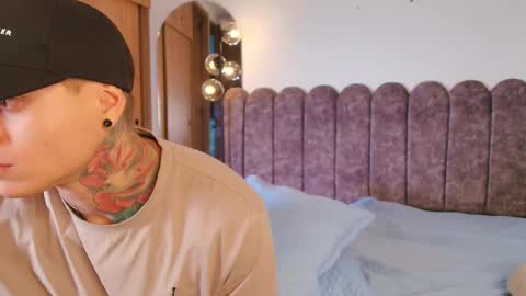 Sebastian online show from November 26, 2025, 5:08 am