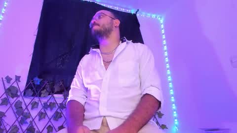 Mark  online show from November 1, 2025, 10:01 pm