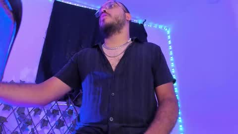 Mark  online show from November 3, 2025, 9:05 pm