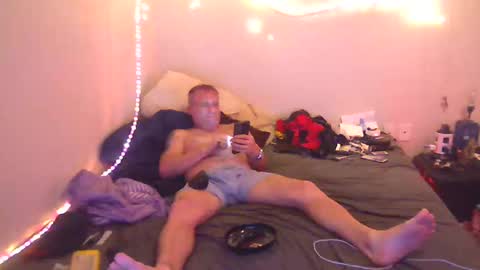 markymark101825061 online show from December 24, 2024, 10:33 am