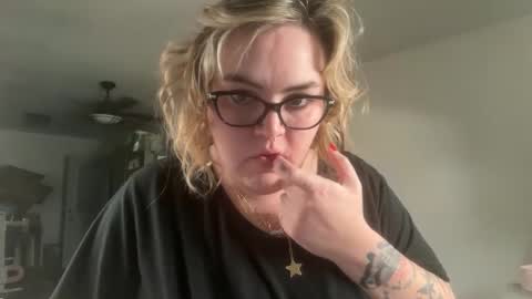 Snapshot of maroon_moon chatting on September 20, 2025, 12:55 am maroon_moon online show from September 20, 2025, 12:55 am