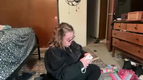 maroon_moon online show from December 21, 2025, 1:57 am