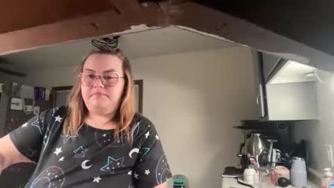 maroon_moon online show from May 25, 2026, 3:23 am