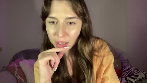 Snapshot of maroonaaa chatting on November 3, 2025, 5:36 pm Mary online show from November 3, 2025, 5:36 pm