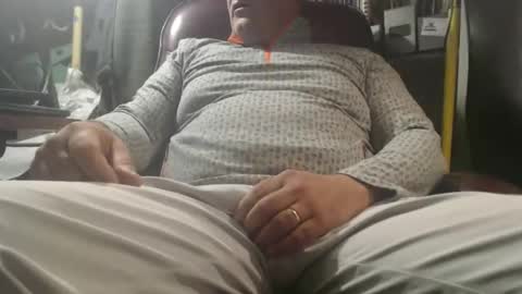 only fans marrieddad19751975 online show from May 19, 2026, 7:37 am