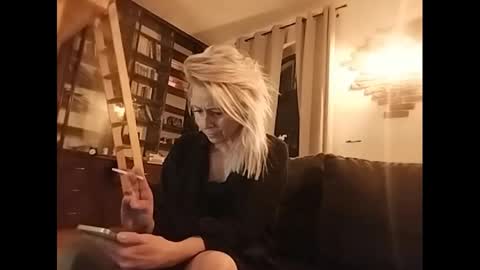 MaryGoRound online show from February 8, 2025, 11:24 pm