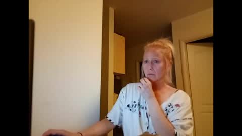 Snapshot of marrygorund chatting on July 9, 2026, 10:36 pm MaryGoRound online show from July 9, 2026, 10:36 pm