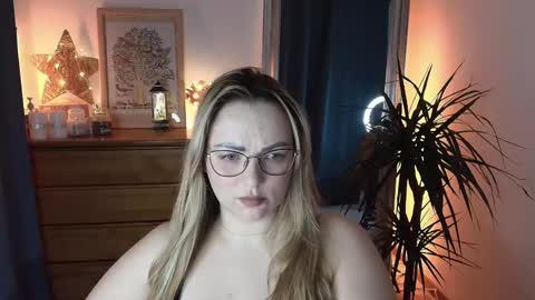 Snapshot of marrygrayes chatting on February 16, 2025, 10:21 pm Maria online broadcast from Tuesday to Suturday from 6 pm to 12 pm Germany time Sunday-Monday offline online show from February 16, 2025, 10:21 pm