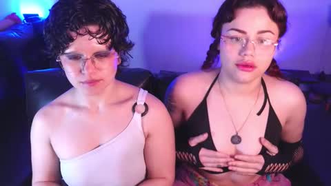 Snapshot of marsdoll chatting on November 24, 2025, 10:53 pm Marsdoll online show from November 24, 2025, 10:53 pm