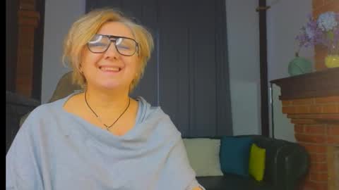marta_wils online show from November 7, 2025, 4:12 am