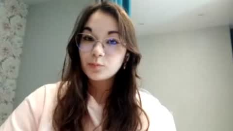 Mia online show from June 14, 2026, 9:44 am