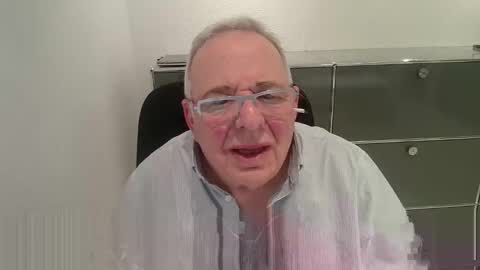 martin_1947 online show from February 3, 2026, 9:42 pm