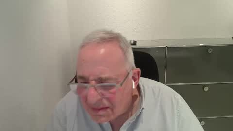 martin_1947 online show from March 6, 2026, 10:50 pm