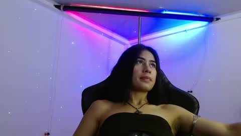 100 explicit here. follow  online show from April 28, 2026, 11:43 pm