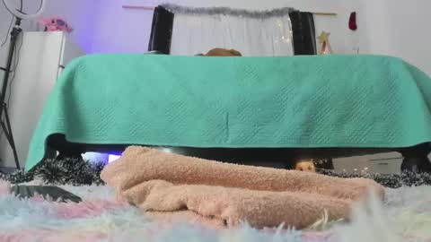 ...  ... online show from December 5, 2025, 6:59 pm