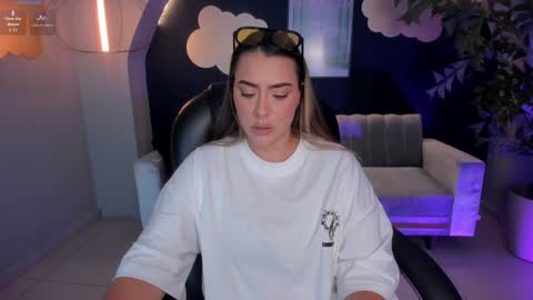 Martinna Bonnet online show from February 7, 2025, 1:22 pm