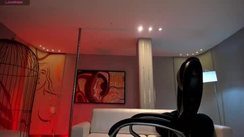 Martinna Bonnet online show from February 17, 2025, 10:29 am