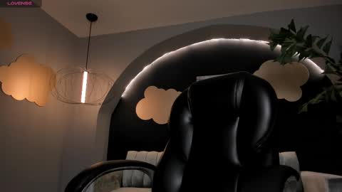 Martinna Bonnet online show from March 12, 2025, 10:26 am