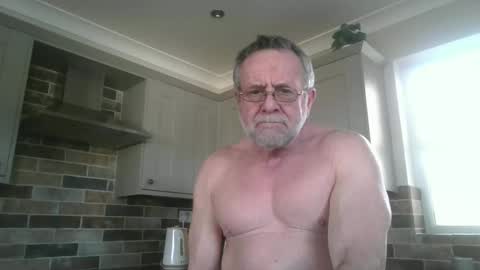 martinrgbxxxx online show from March 3, 2025, 2:26 pm