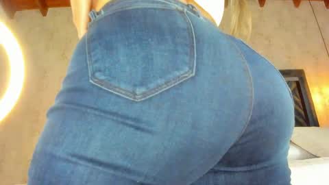 Snapshot of marttina_ruiz chatting on April 24, 2026, 7:27 pm Martina online show from April 24, 2026, 7:27 pm