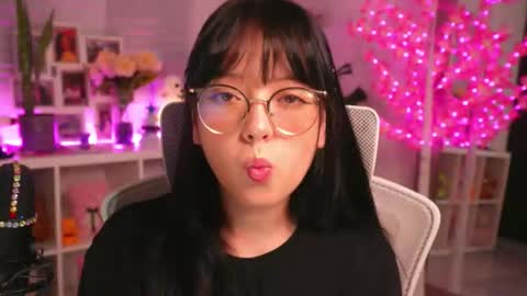 Snapshot of maru_chan_ chatting on November 19, 2025, 2:11 am INSTAGRAM Maruchan 02 online show from November 19, 2025, 2:11 am