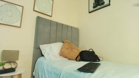 mary_cute9 online show from April 21, 2026, 12:00 pm