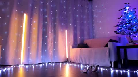 Julia online show from November 22, 2025, 10:53 pm