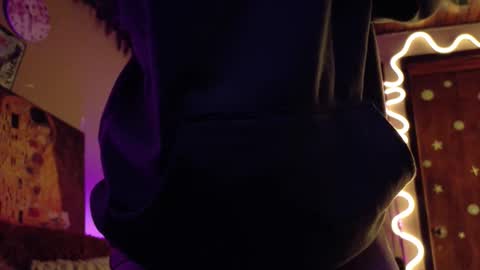     online show from January 8, 2026, 5:21 am